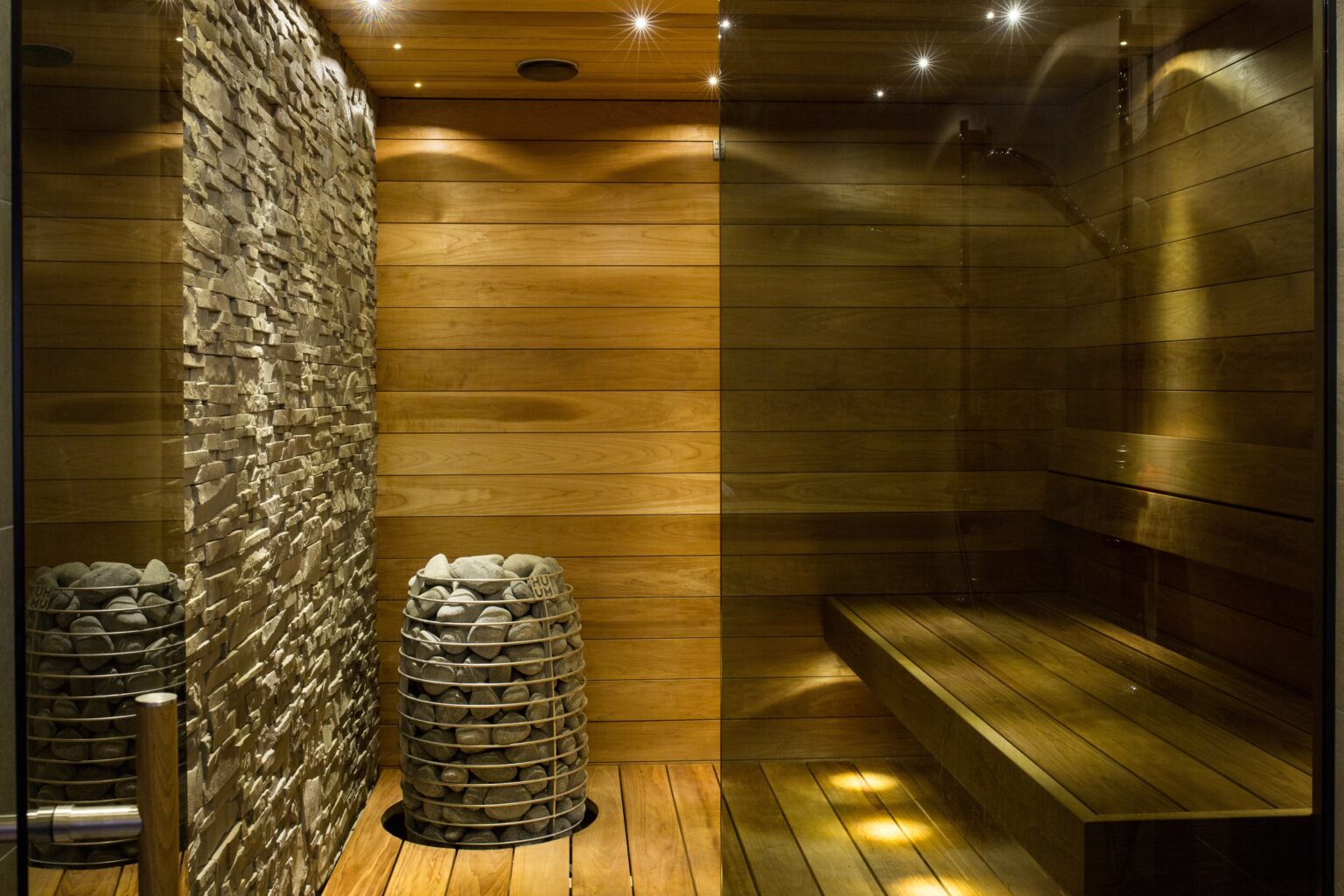 Wohlige Atmosphäre in einer schwedischen Sauna